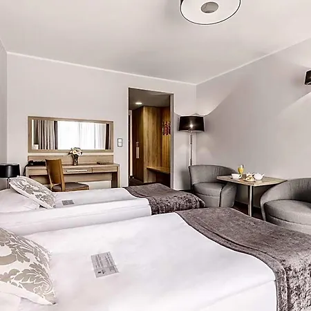 Hotel Mercure Wiazowna Brant 4*